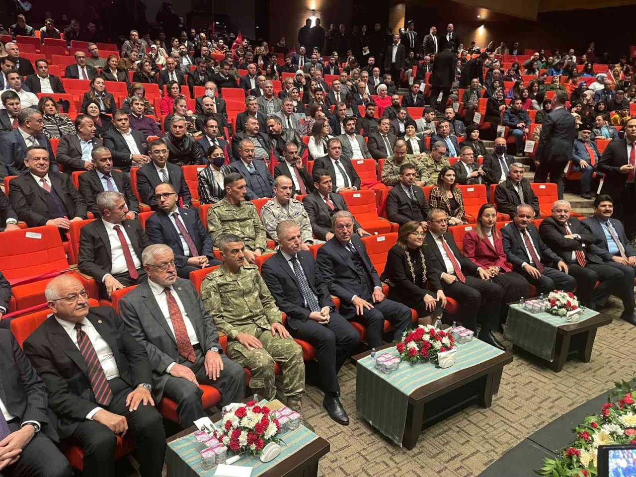 Hulusi Akar: “Güvendikleri dağlara karlar yağmadan tarihten ders almalıdırlar”