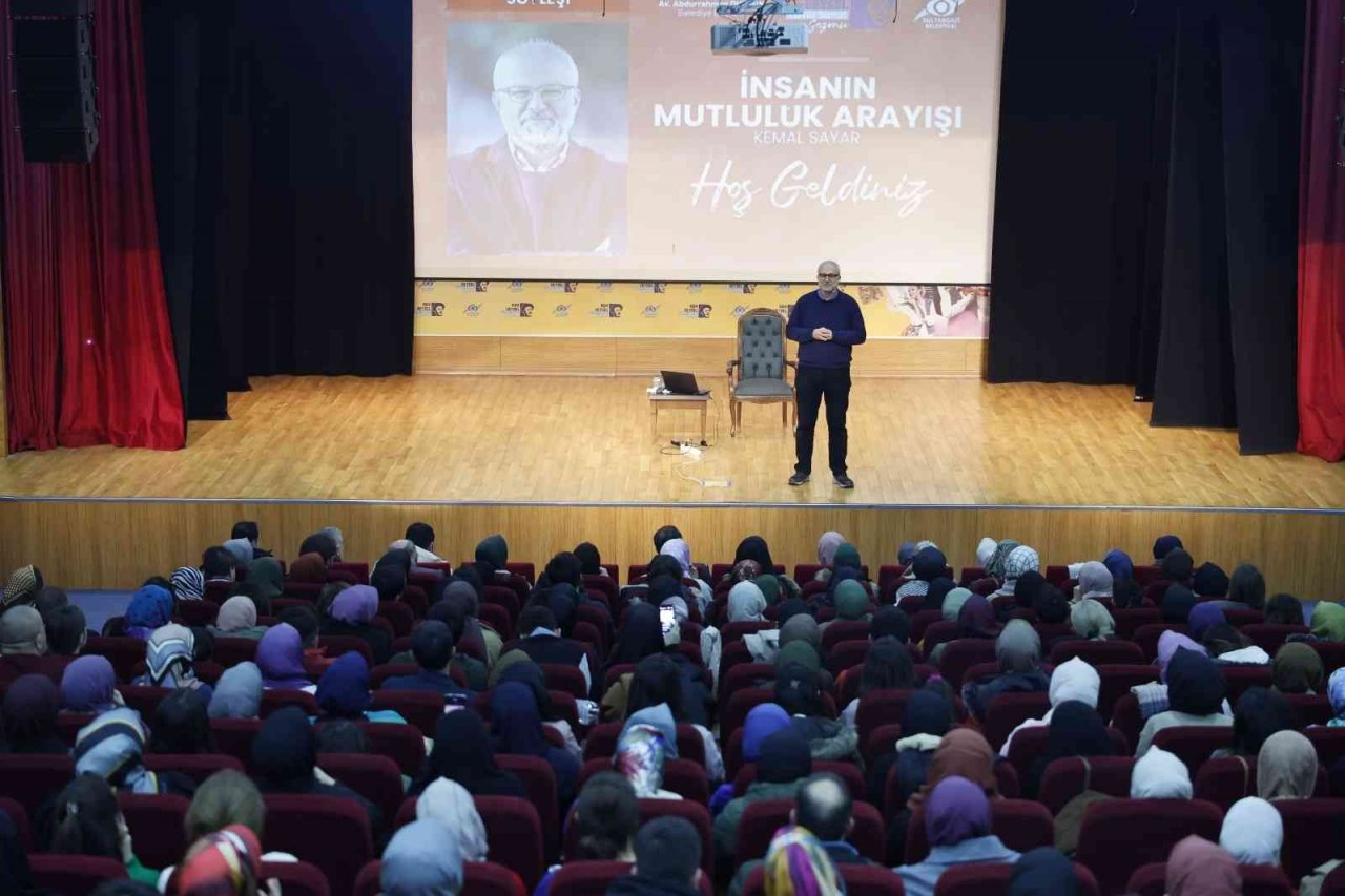 Sultangazi’de "İnsanın Mutluluk Arayışı" isimli söyleşi ilgi gördü