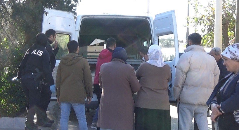 5 yaşındaki çocuğun gözü önünde karısını bıçakla öldürdü