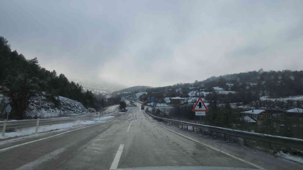 Karabük’te kar yağışı etkili oluyor