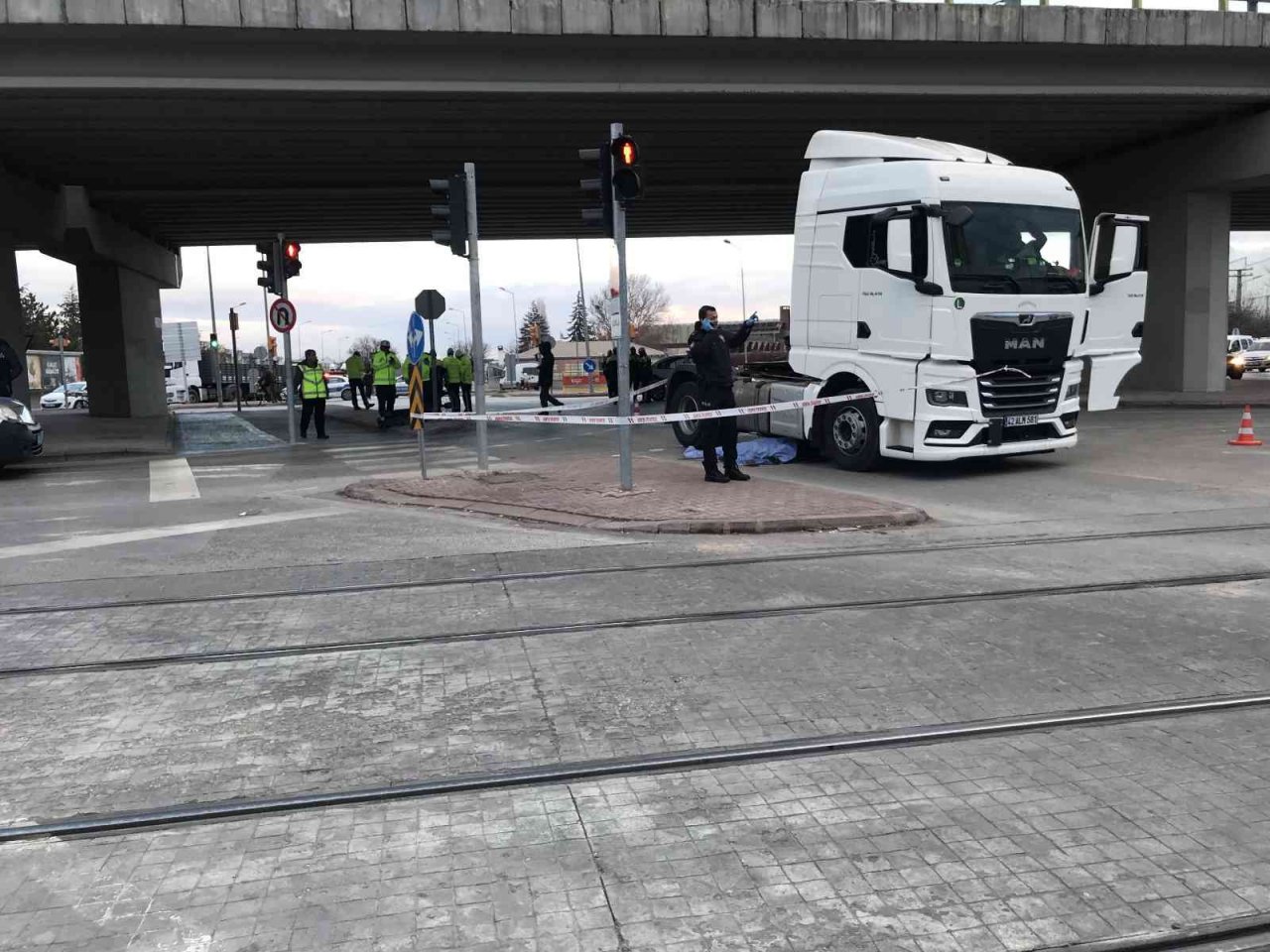 Konya’da tırın altında kalan motosiklet sürücüsü hayatını kaybetti