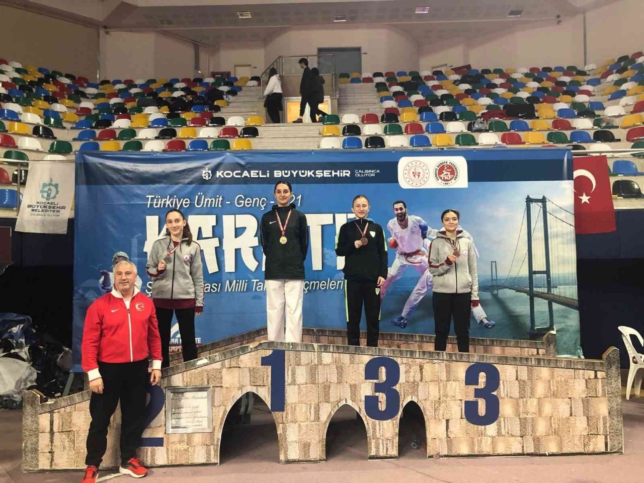 Karatede 2 Türkiye üçüncülüğü