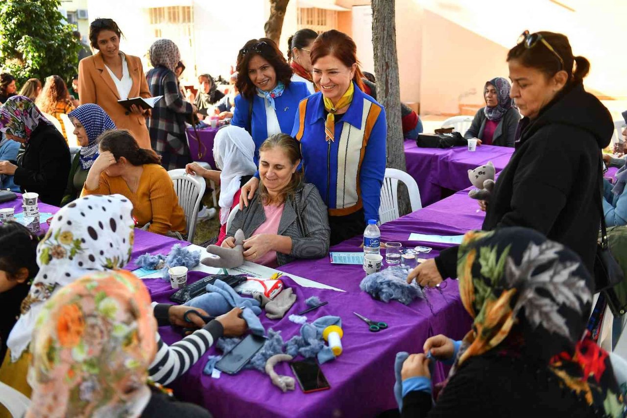 Kadınların ürettiği oyuncaklar çocuklara dağıtılıyor
