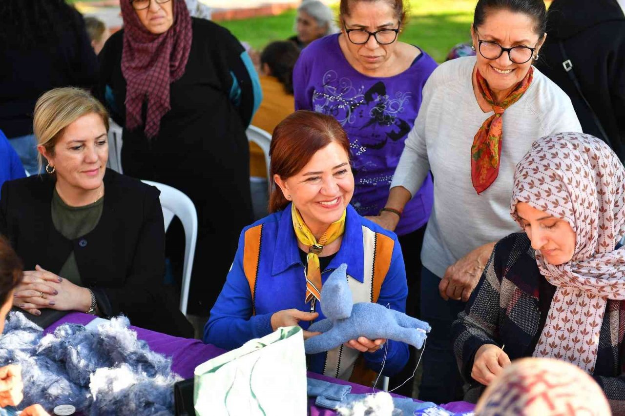 Kadınların ürettiği oyuncaklar çocuklara dağıtılıyor