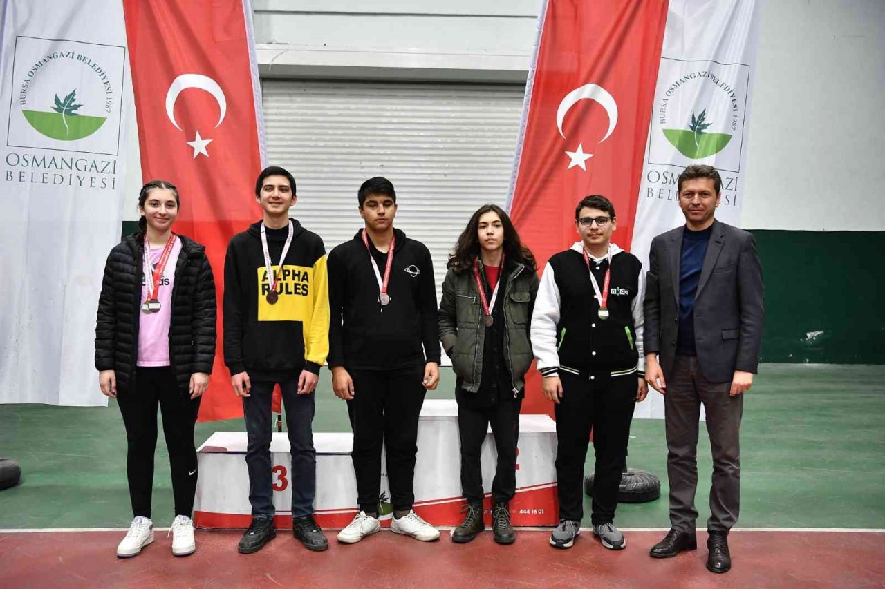 Osmangazi’de satranç ustaları madalyalarına kavuştu