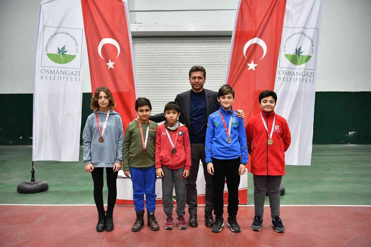 Osmangazi’de satranç ustaları madalyalarına kavuştu
