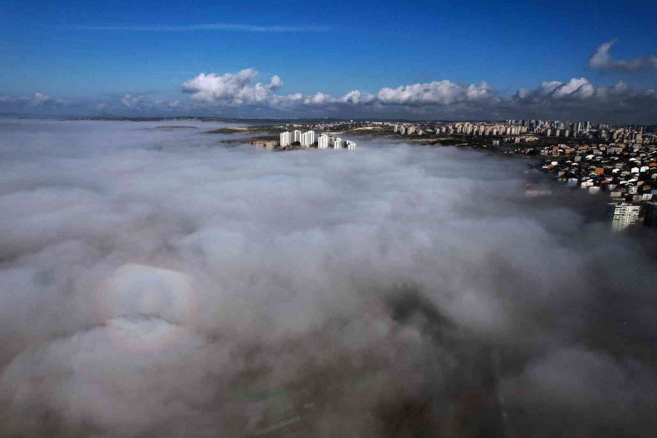Sis bulutları Başakşehir ve Sazlıdere gölü çevresinde kartpostallık kareler oluşturdu