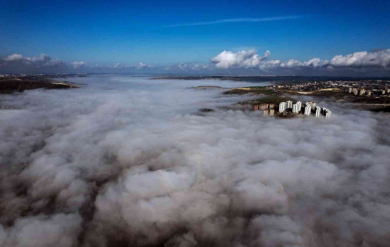 Sis bulutları Başakşehir ve Sazlıdere gölü çevresinde kartpostallık kareler oluşturdu
