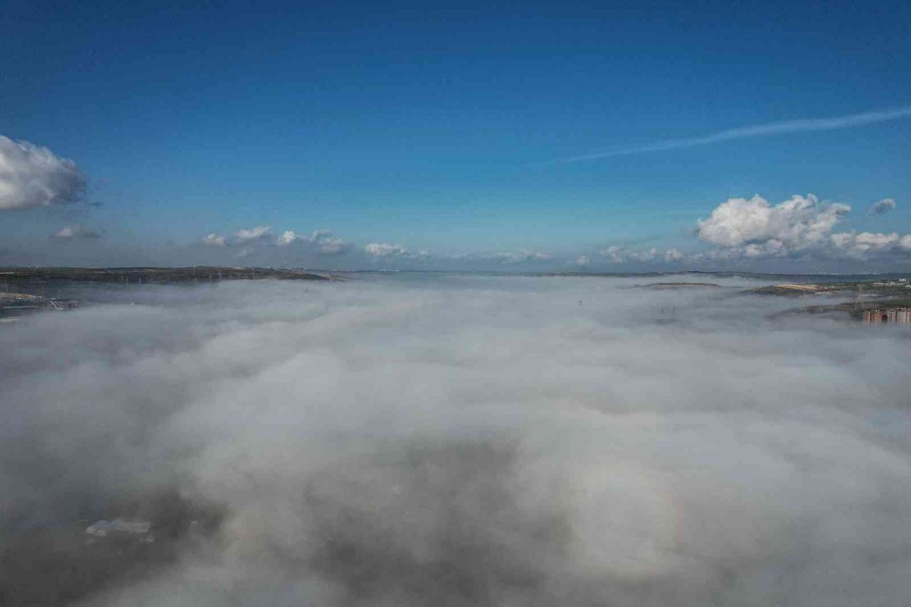 Sis bulutları Başakşehir ve Sazlıdere gölü çevresinde kartpostallık kareler oluşturdu