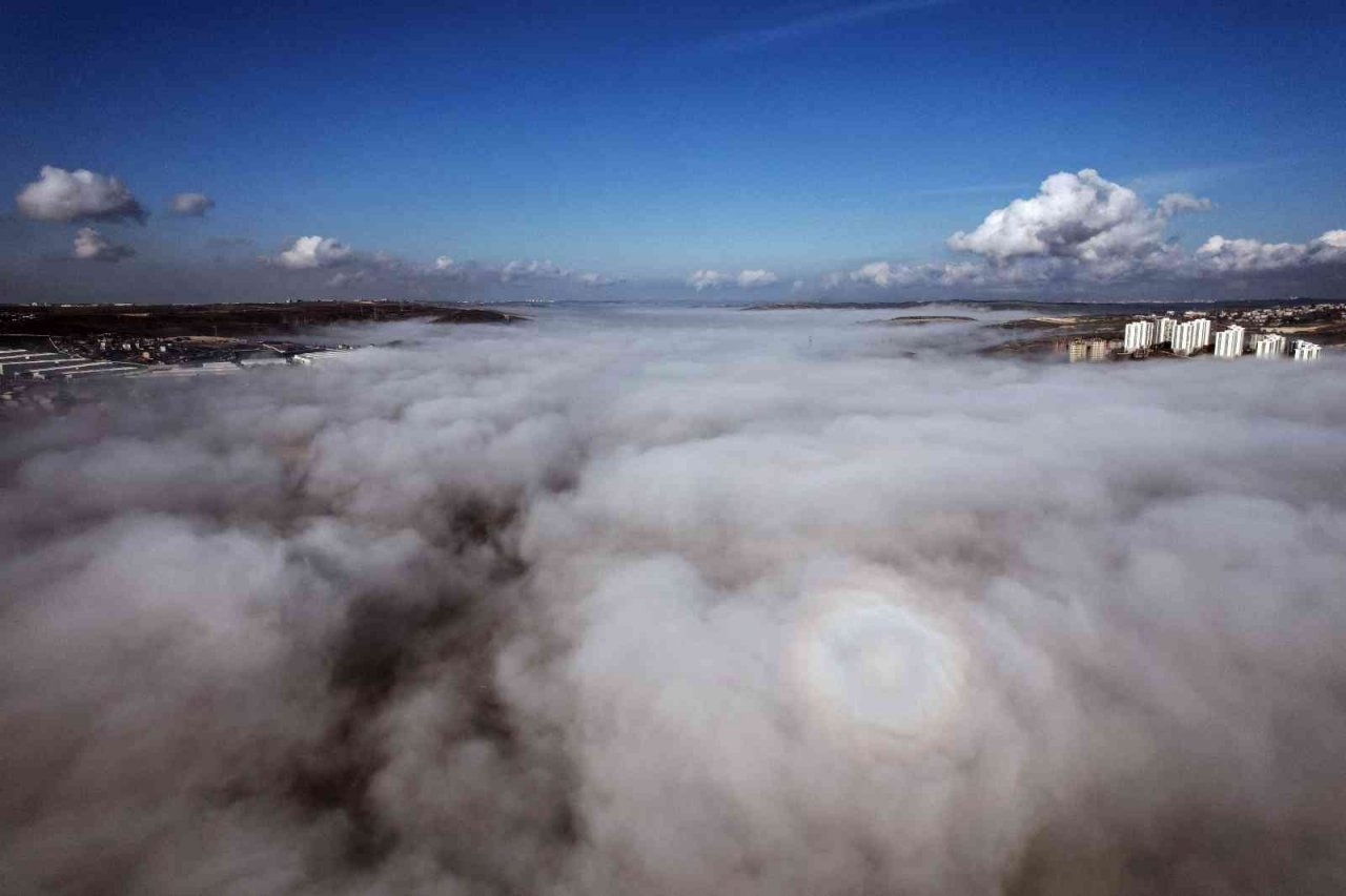 Sis bulutları Başakşehir ve Sazlıdere gölü çevresinde kartpostallık kareler oluşturdu