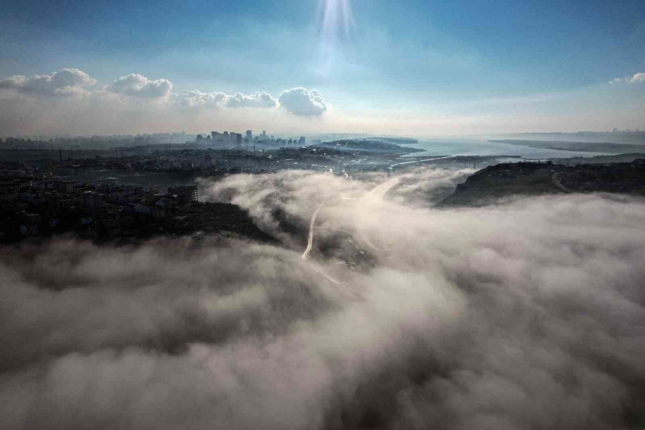 Sis bulutları Başakşehir ve Sazlıdere gölü çevresinde kartpostallık kareler oluşturdu