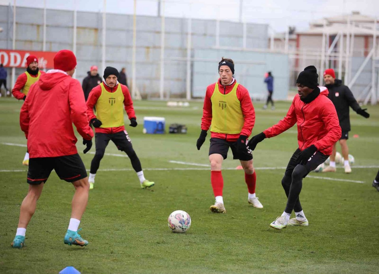 Sivasspor teknik direktörsüz çalıştı