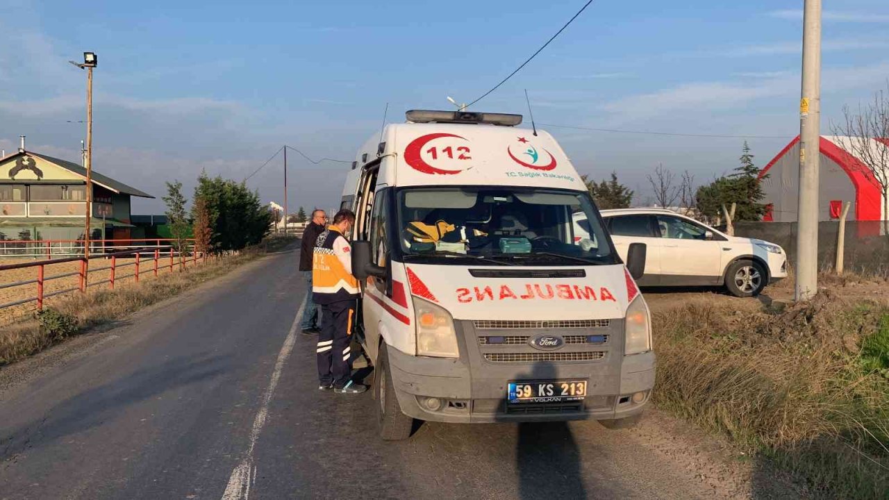 Tekirdağ’da 2 otomobilin çarpışması sonucu 3 kişinin yaralandığı feci kaza kamerada