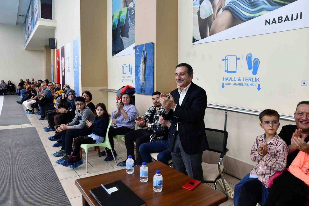 Yüzme şenliğinde kulaç attılar