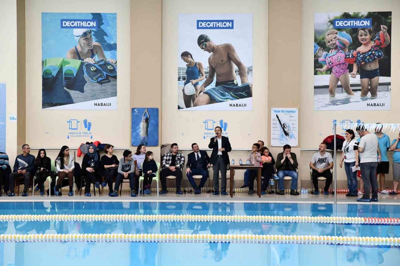 Yüzme şenliğinde kulaç attılar