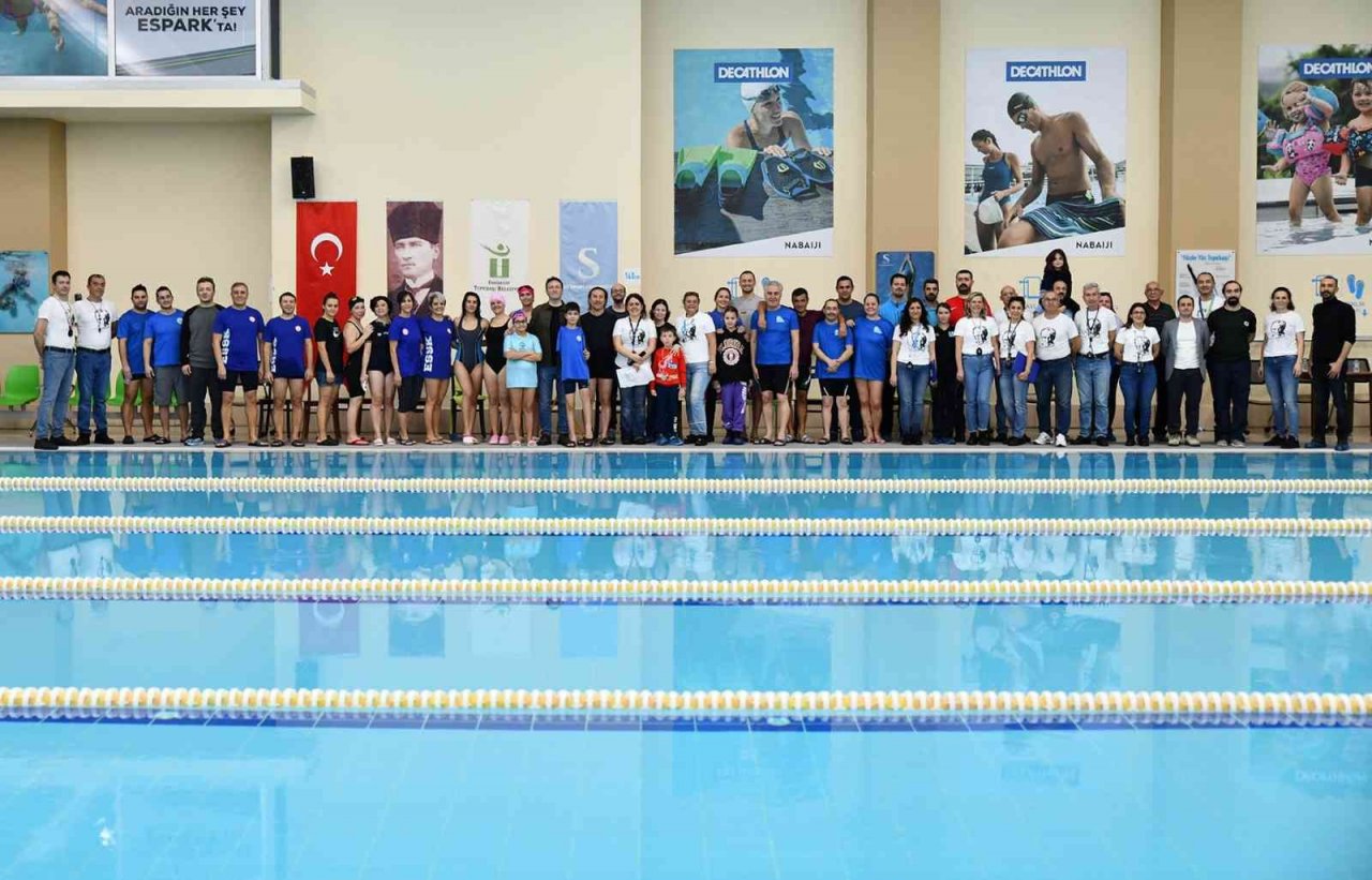 Yüzme şenliğinde kulaç attılar