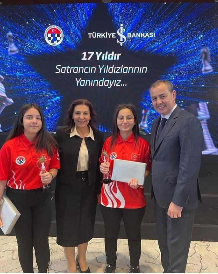 Gaziantep Kolej Vakfı’nın satrançtaki yıldızları ödüllendirildi