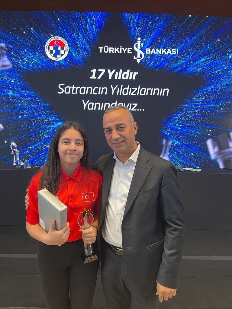 Gaziantep Kolej Vakfı’nın satrançtaki yıldızları ödüllendirildi