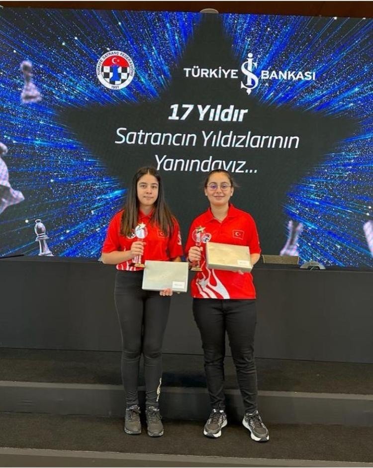 Gaziantep Kolej Vakfı’nın satrançtaki yıldızları ödüllendirildi