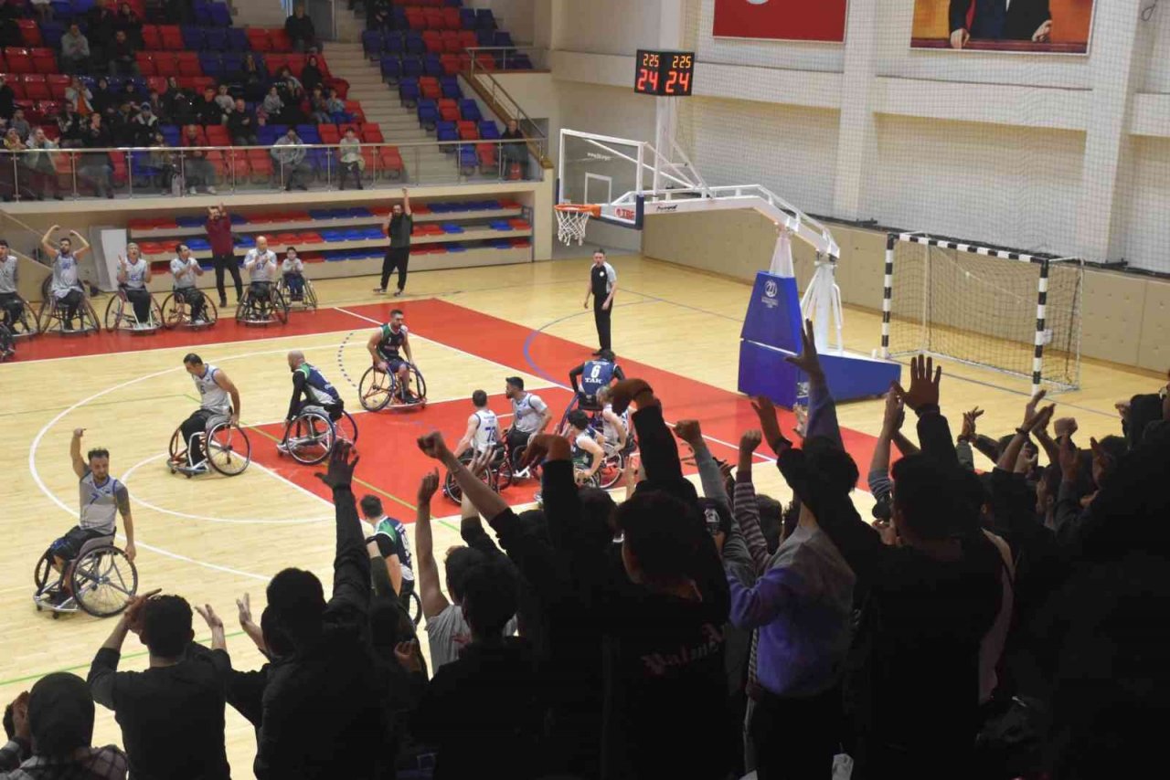 Demirkartal GSK, namağlup Bursa’yı devirerek devreye lider girdi