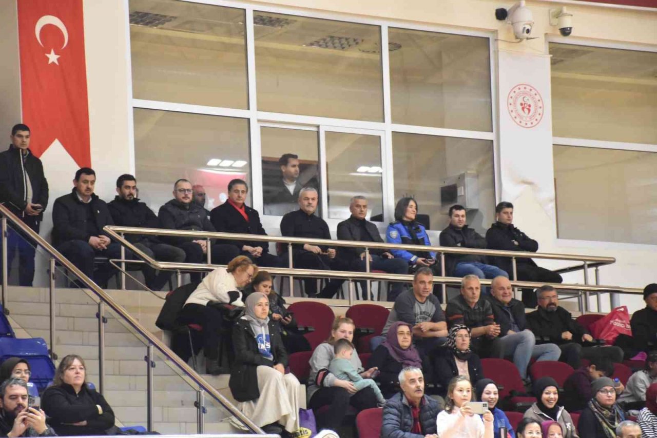 Demirkartal GSK, namağlup Bursa’yı devirerek devreye lider girdi