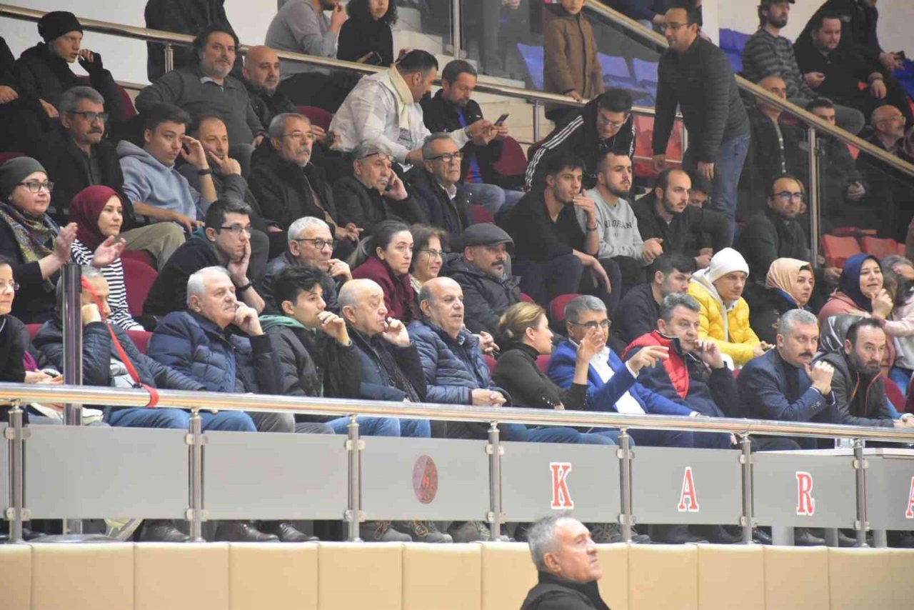 Demirkartal GSK, namağlup Bursa’yı devirerek devreye lider girdi