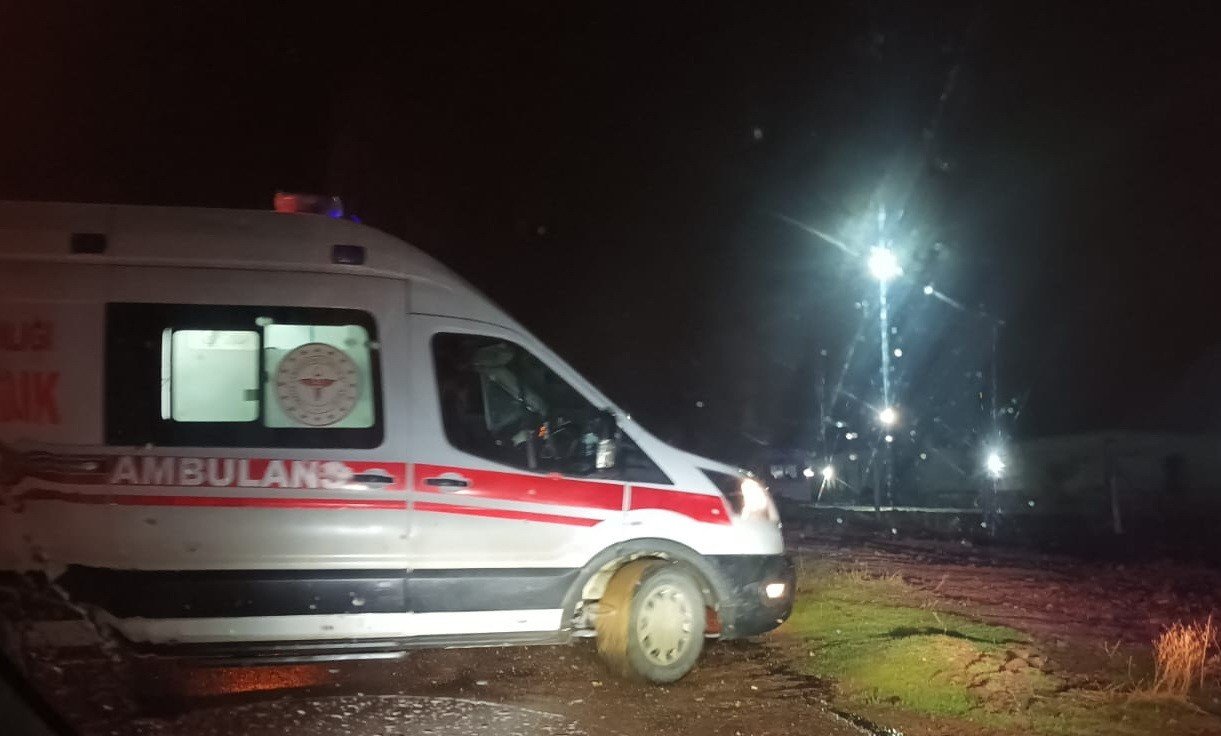 Tüfeği temizlerken kazara kendisini vurdu