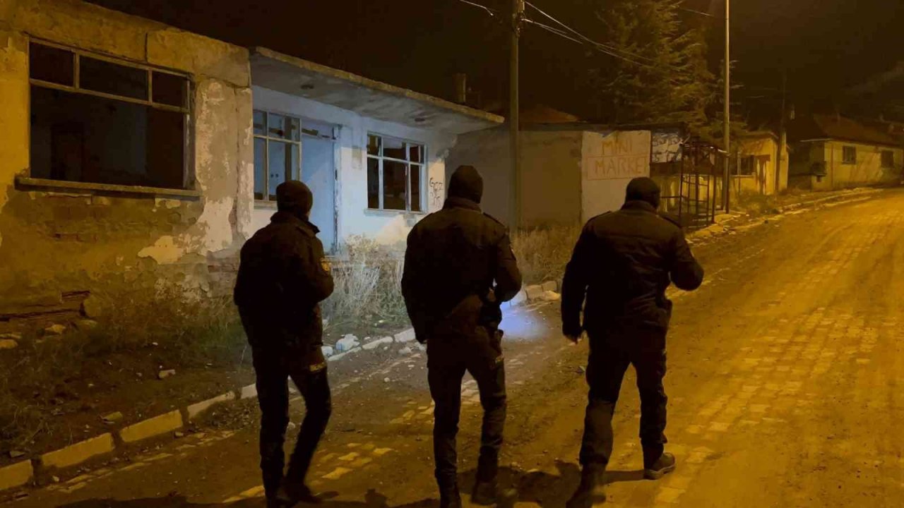 Vatandaşları mahalle ve çarşı bekçilerinin gece devriyelerinden memnun