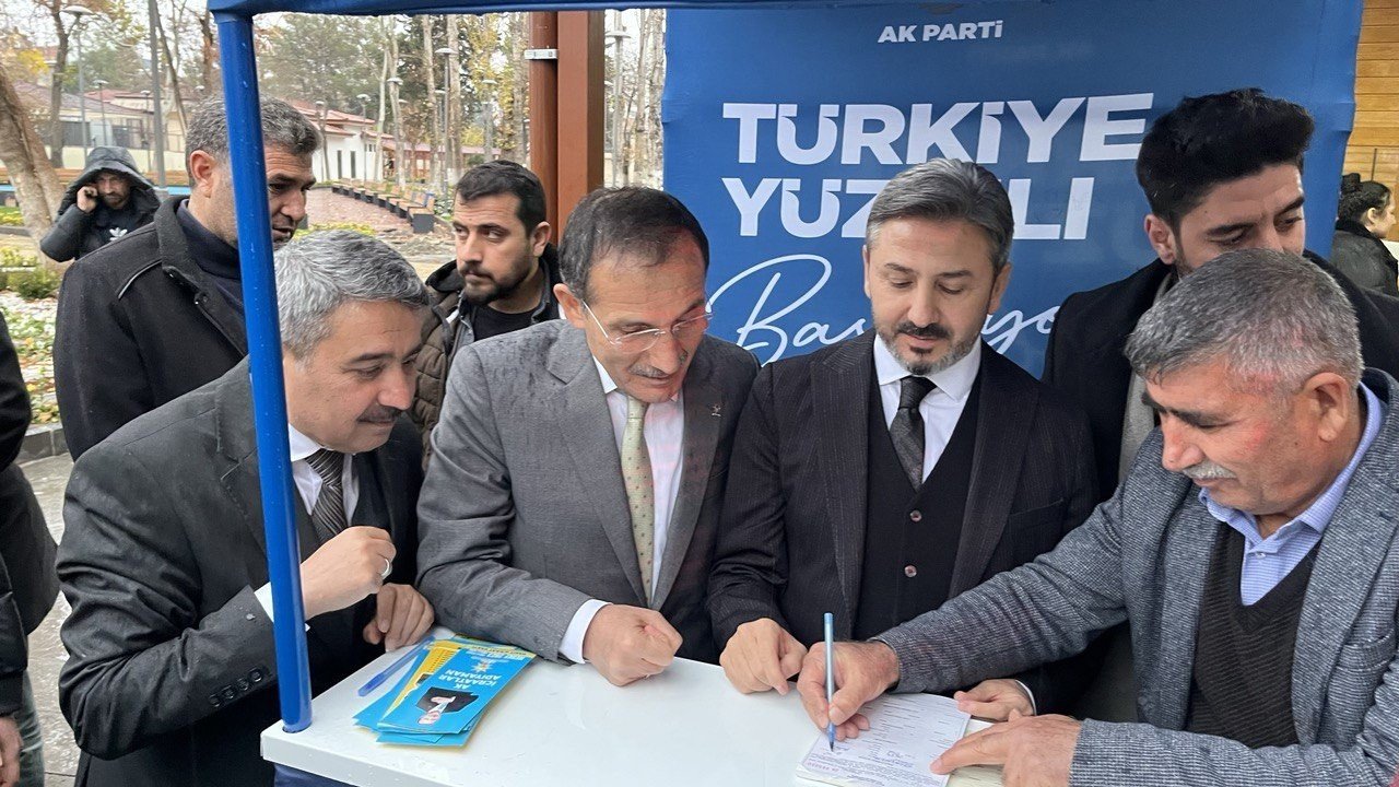 AK Parti ‘Türkiye Yüzyılı’ standı açtı