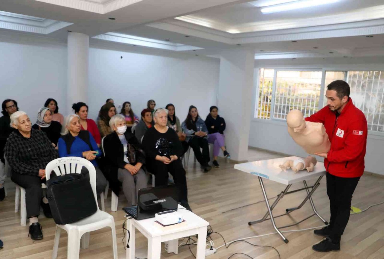 Akdeniz’de mahalle sakinlerine ilkyardım eğitimi
