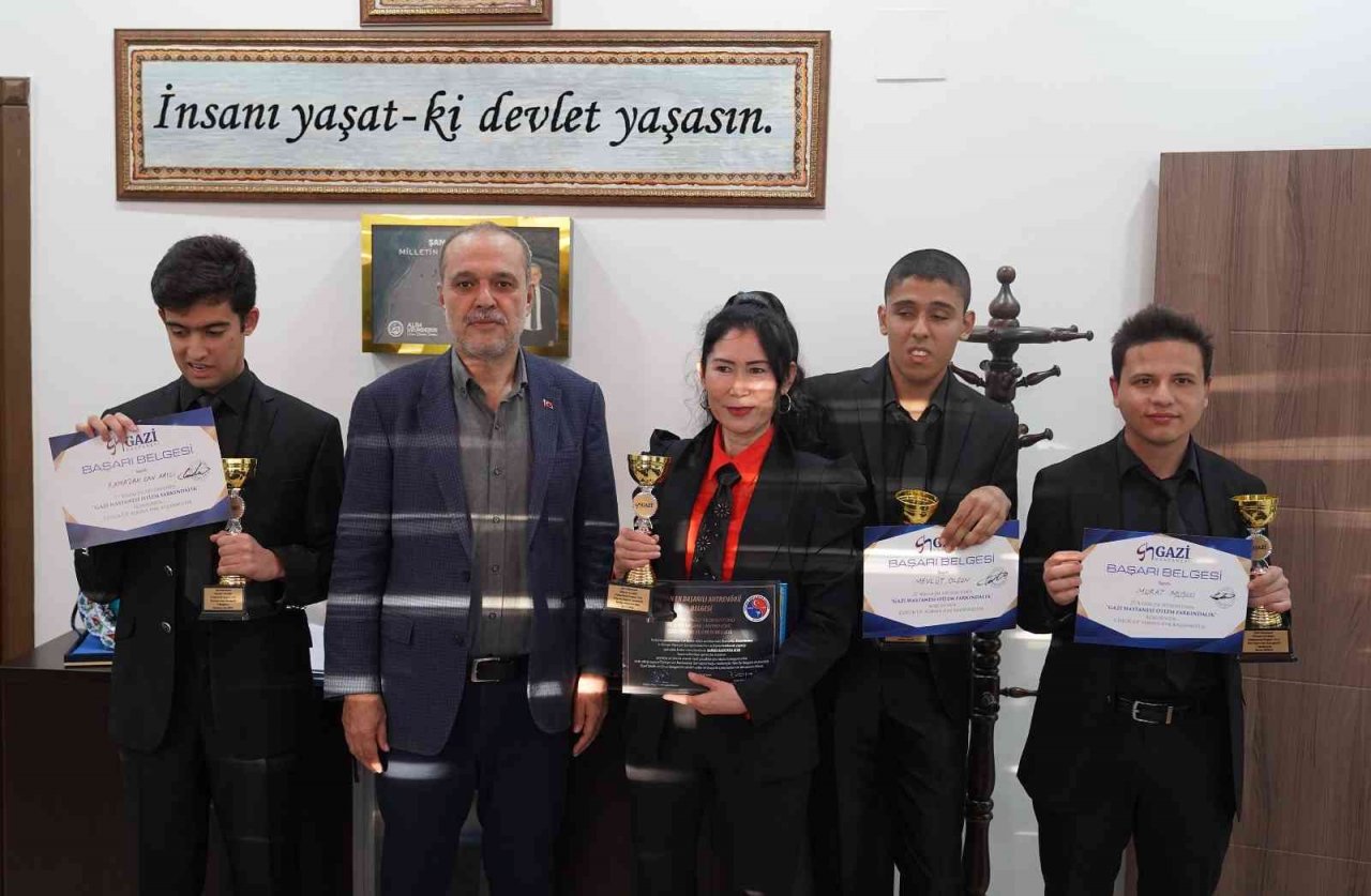 Özel sporcular kupaları ile Uzundemir’i ziyaret etti