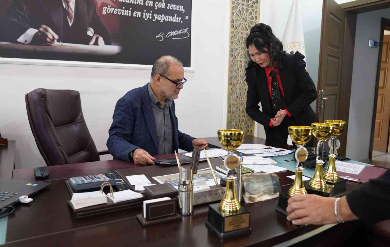 Özel sporcular kupaları ile Uzundemir’i ziyaret etti