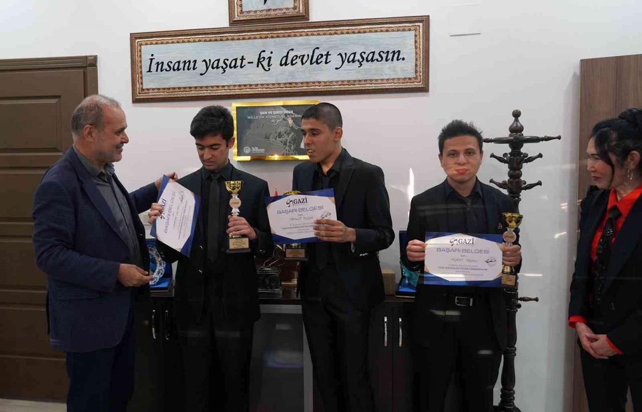 Özel sporcular kupaları ile Uzundemir’i ziyaret etti