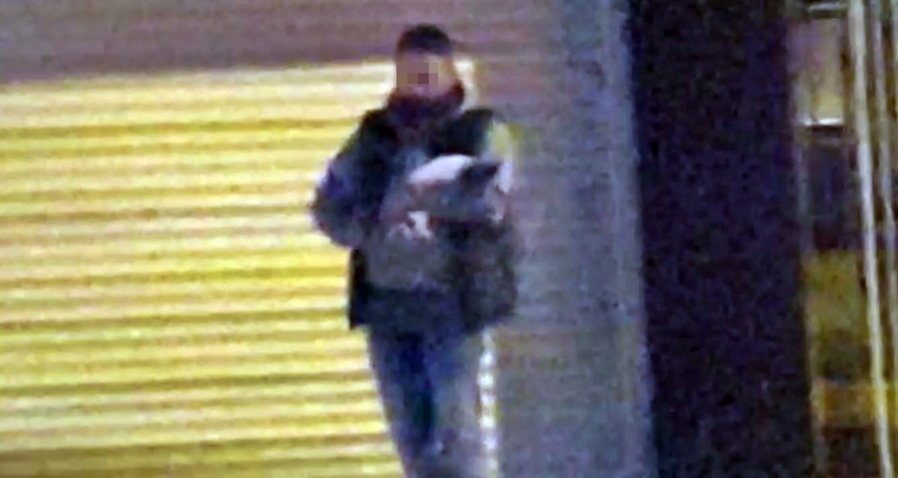 Kucağına aldığı yavru köpeği ısırıp yumruklayan şahıs tutuklandı