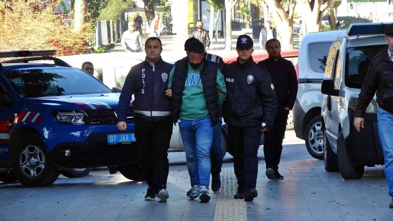 Kucağına aldığı yavru köpeği ısırıp yumruklayan şahıs tutuklandı