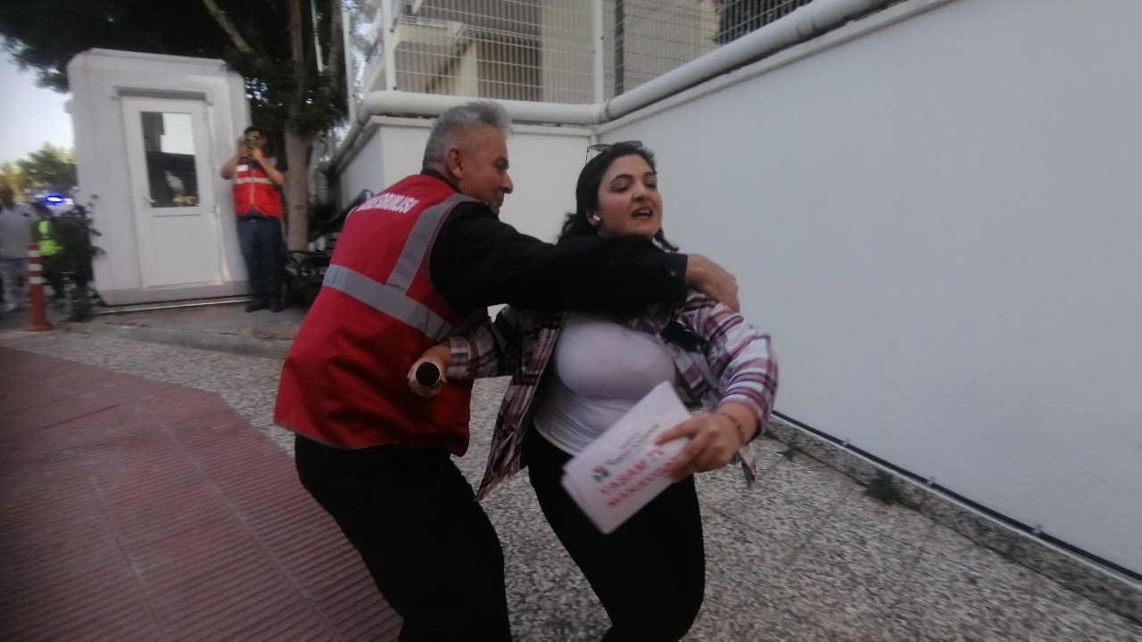 Gazeteciler, hastane güvenliğini tatbikatta bile geçemedi