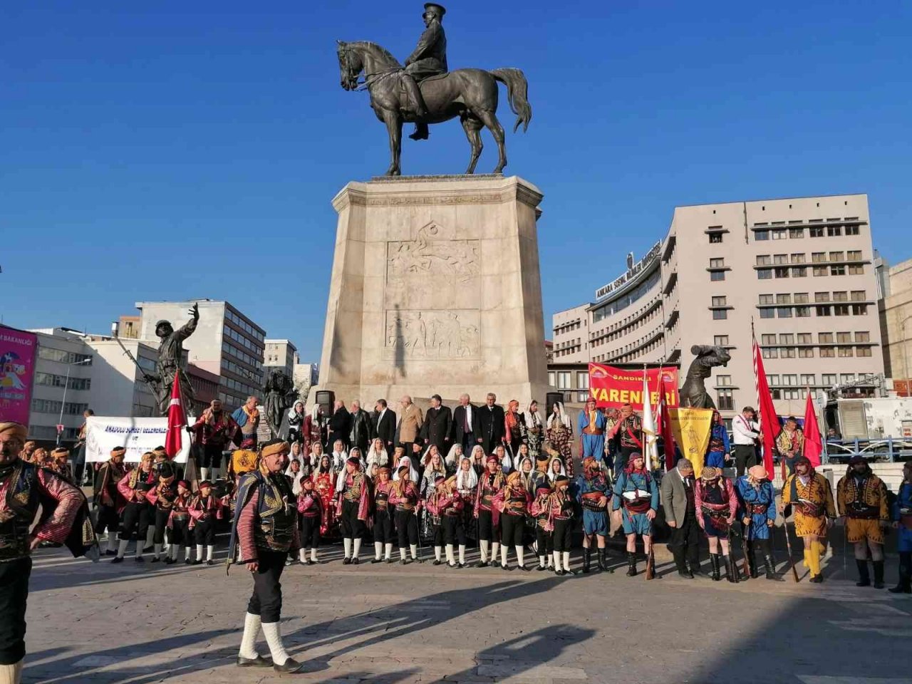 Seymenlerden kortej yürüyüşü