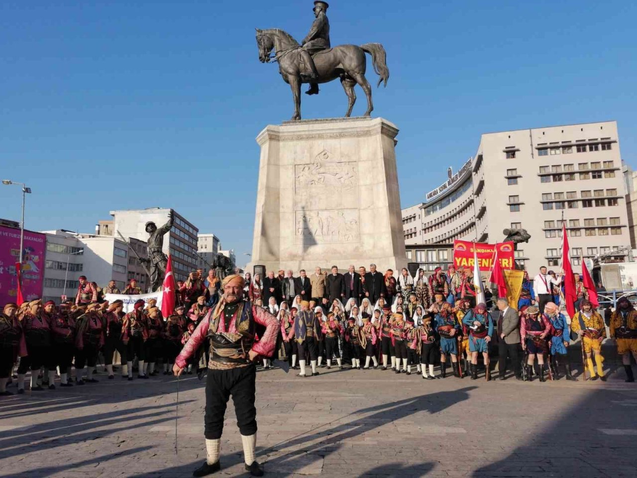 Seymenlerden kortej yürüyüşü