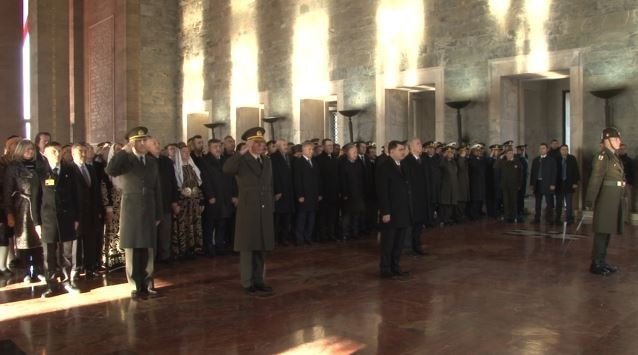 Vali Şahin’den Atatürk’ün Ankara’ya gelişinin 103’üncü yılında Anıtkabir’e ziyaret