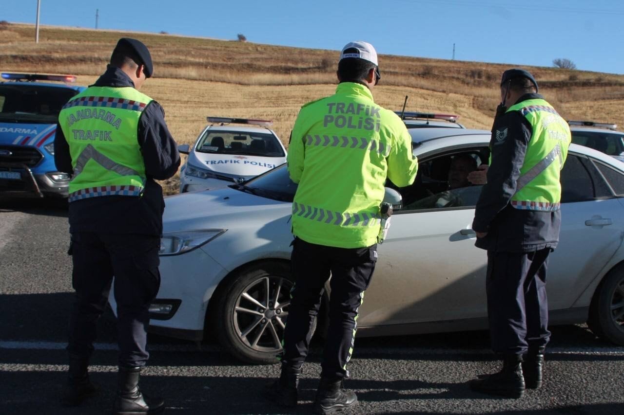 Bayburt’ta jandarmadan trafik denetimi
