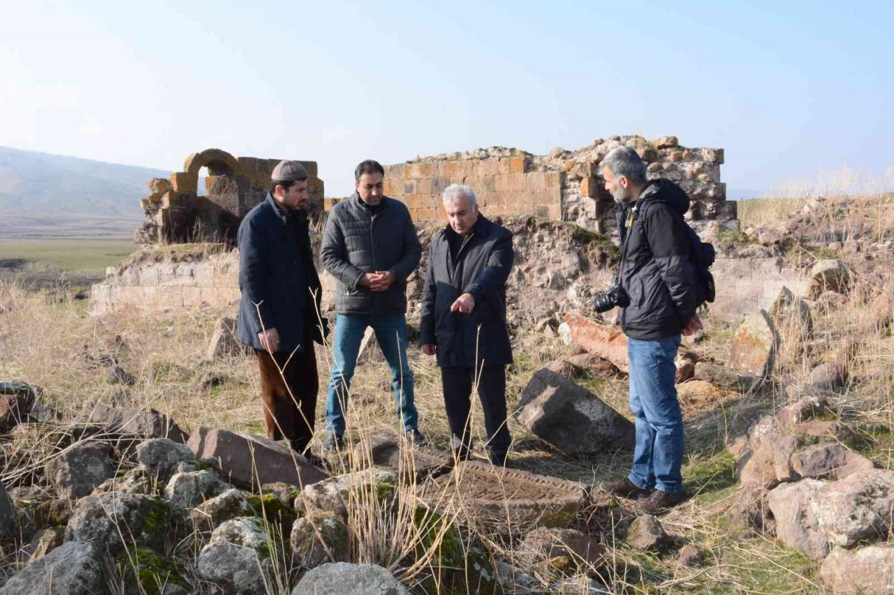 Bitlis’te 556 yıllık mescit tespit edildi