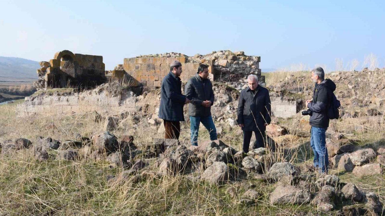 Bitlis’te 556 yıllık mescit tespit edildi