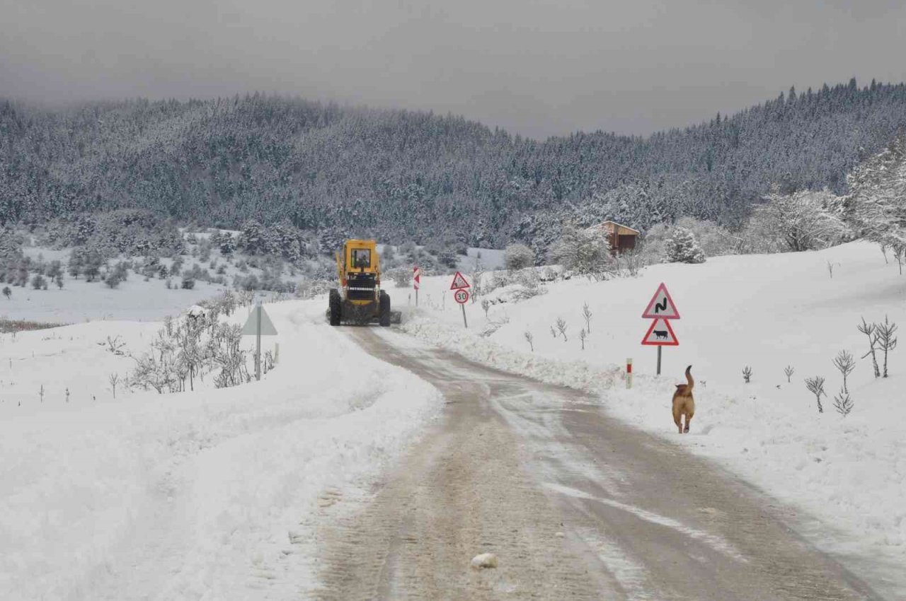 Karla kaplı Abant’a kış güzelliği