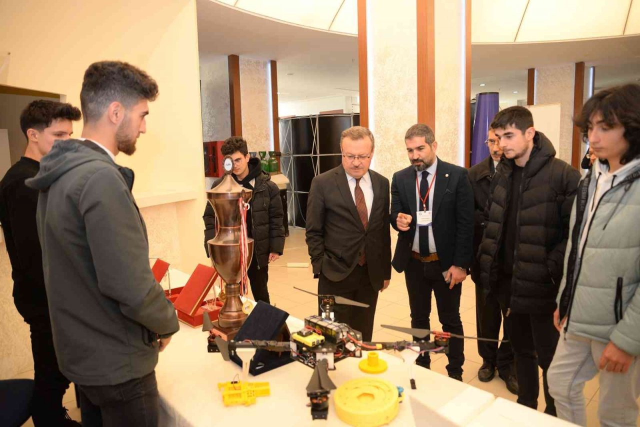 BUÜ’de Dijital Dönüşüm Teknolojileri Fuarı açıldı