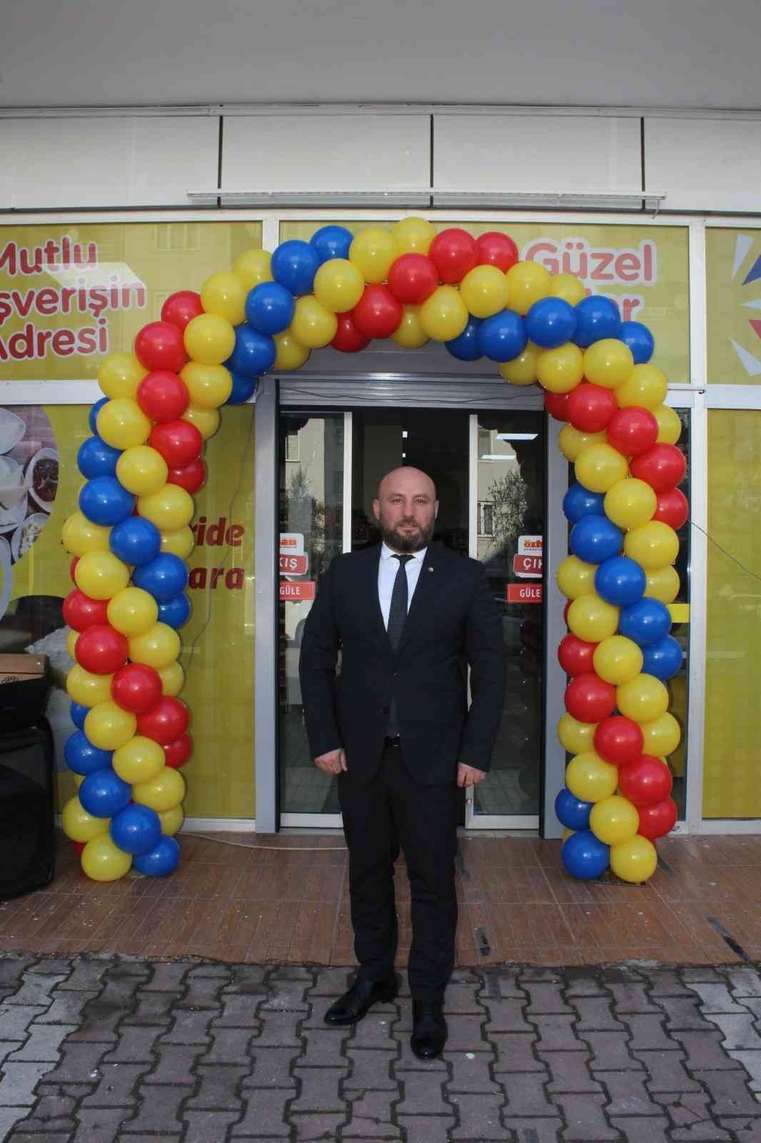 Özhan 51’inci mağazasını Cumhuriyet Mahallesine açtı