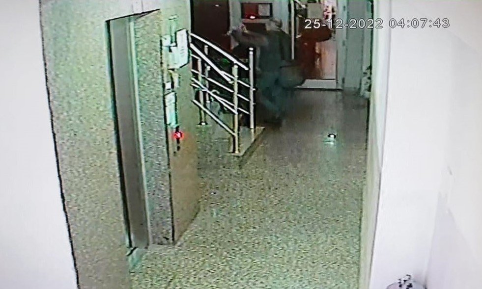 Apartı ateşe verip çıkıp odasına uyuyan kundakçı tutuklandı