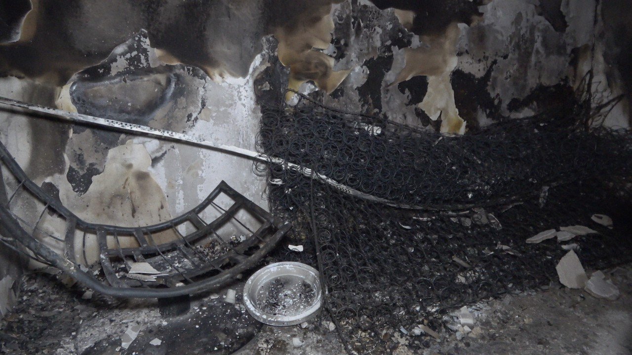 Apartı ateşe verip çıkıp odasına uyuyan kundakçı tutuklandı