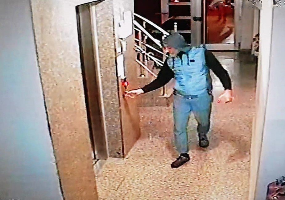 Apartı ateşe verip çıkıp odasına uyuyan kundakçı tutuklandı