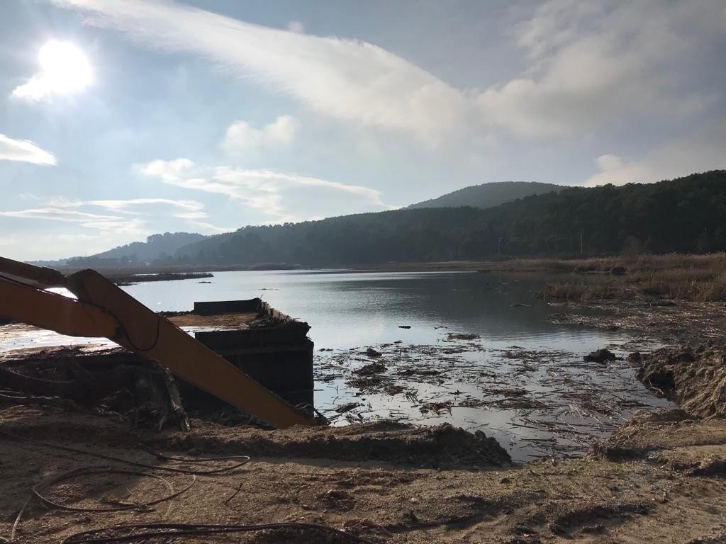 Süleymanlı Yayla Gölünde dip temizliği yapılıyor