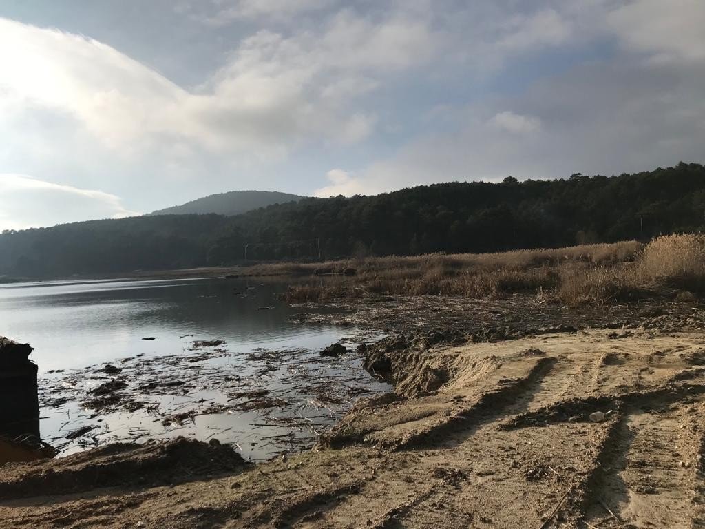 Süleymanlı Yayla Gölünde dip temizliği yapılıyor